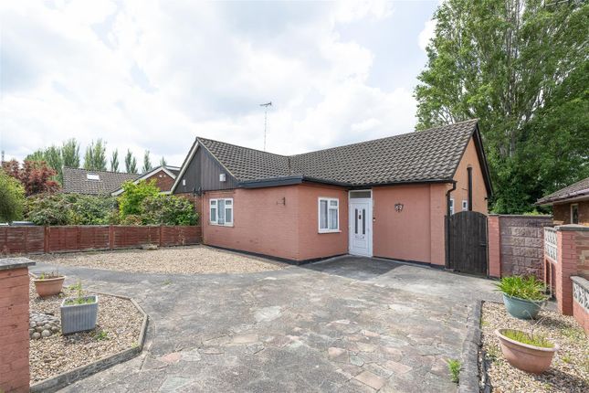 Thumbnail Semi-detached bungalow for sale in Mansfield Hill, London