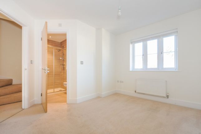20a, York Road, Surrey photo 4