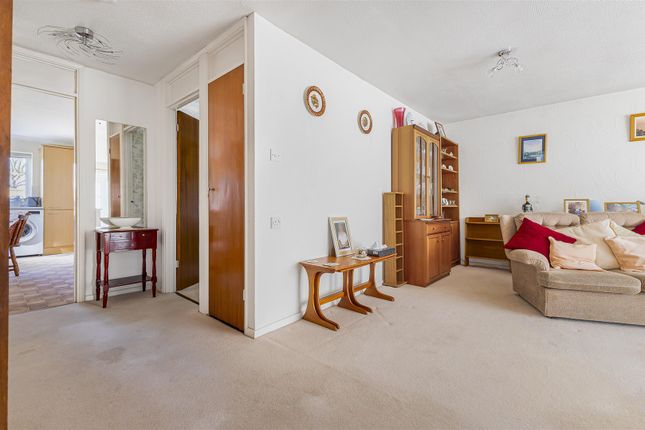 9, Worcester Close, Gravesend photo 4