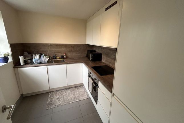 17, Tudor Court, Dunstable photo 3