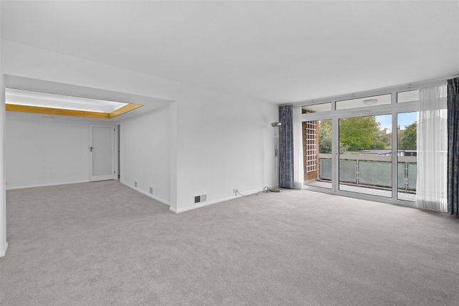 Flat for sale in The Bowls, Chigwell, Essex