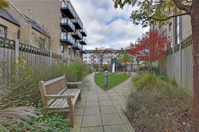 Flat for sale in Commerell Street, Greenwich, London