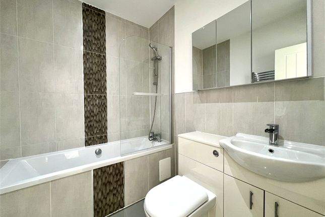 Flat 7, The Legion,, Millbrook, Surrey photo 4