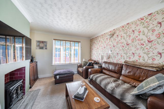 4, Englands Lane, Bedfordshire photo 3
