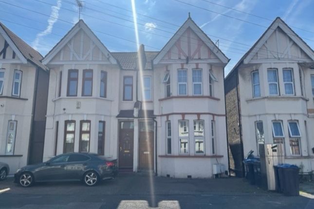 Terraced house to rent in Broughton Road, Thornton Heath