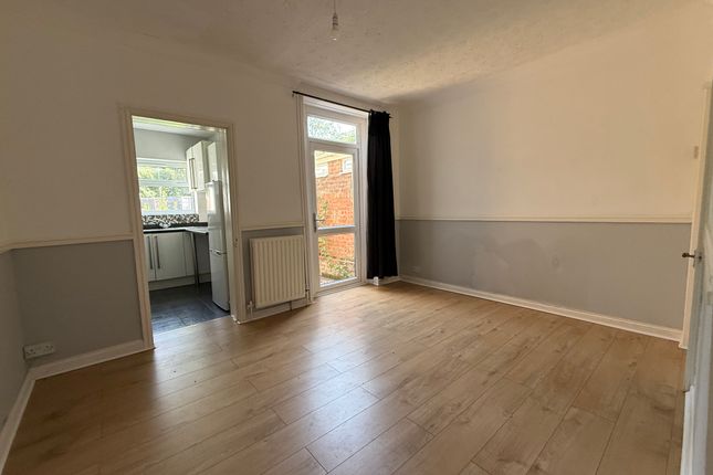 22, Tennyson Street, Swindon photo 3