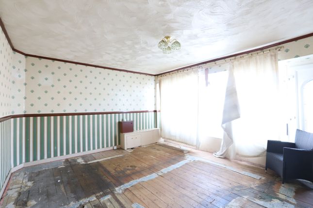 27, Harrowside, Blackpool photo 3