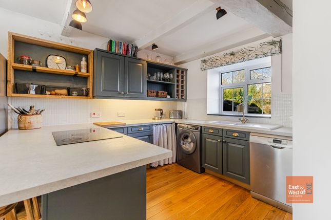 4 Tower Court, Exeter photo 4