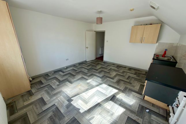 Flat 2, 82, Lower Prestwood Road, WOLVERHAMPTON photo 4