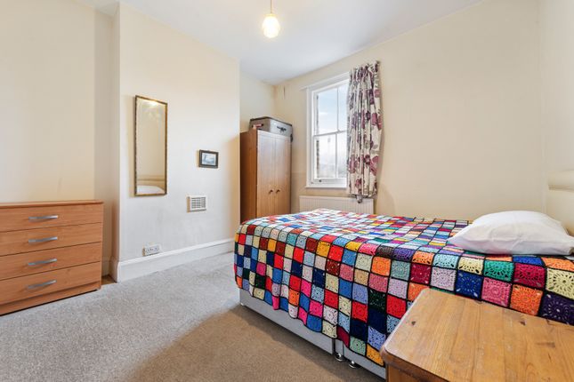 End terrace house for sale in Hornsey Road, London