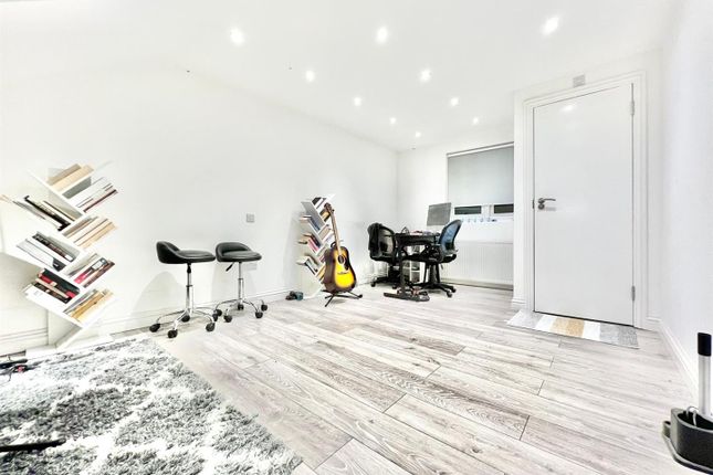 228, Higham Hill Road, London photo 2