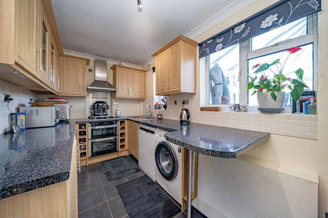 65 Wood Crescent, Hemel Hempstead photo 3