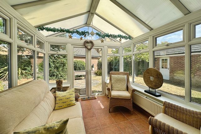 3, Toulouse Close, Surrey photo 3