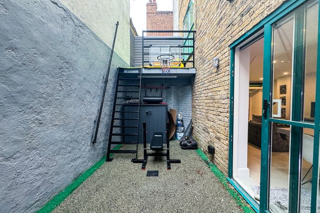 Property to rent in Flat 4 St. Mary's Court, 3 Defoe Road, Stoke Newington, London