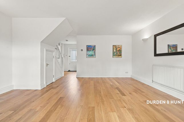 Flat 25, 20-24 St. Matthew's Row, London photo 2