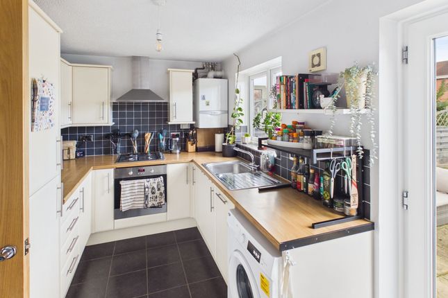 21 Highclere Road, Gloucester photo 3