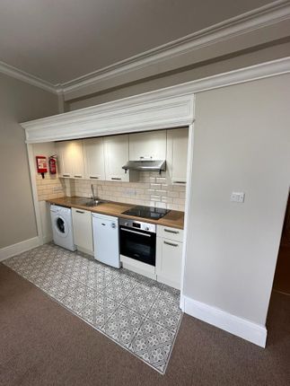 Flat 2, The Salisbury Hotel Grand Parade, London photo 5