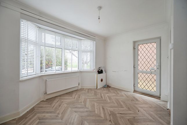 61, Sea Front Estate, Hampshire photo 4