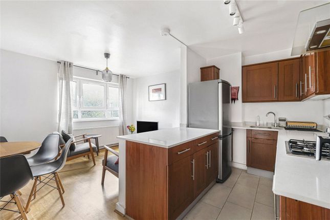 25, Barclay Close, London photo 2