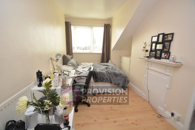 Regent Park Terrace, Hyde Park photo 5