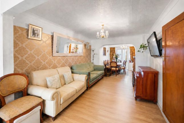302, Long Drive, Ruislip photo 3