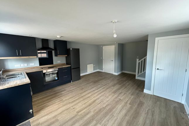 6, Lead Hill, Worksop photo 2