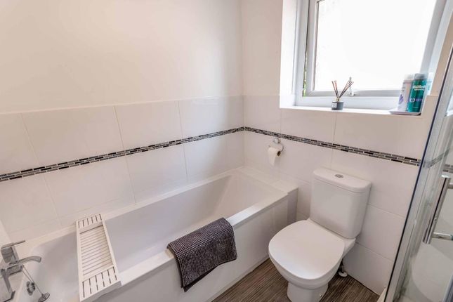18, Welham Grove, Retford photo 3
