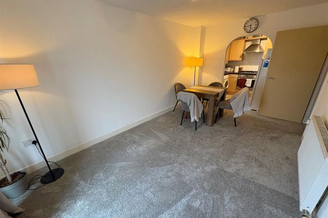 61, Sandhill Close, Bradford photo 3