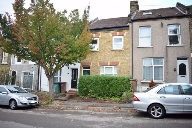 Terraced house to rent in Reading Road, Sutton