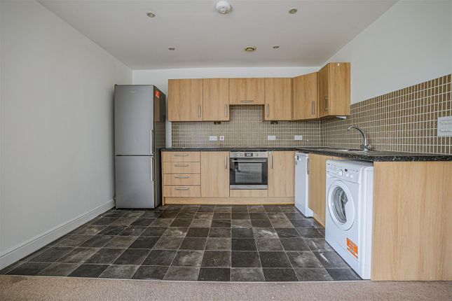 6 Canal View House, Lawn Lane, Hemel Hempstead photo 5