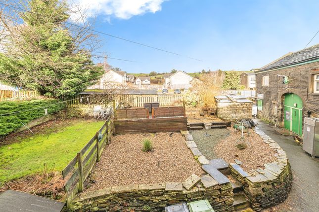 47, Deanhouse, Holmfirth photo 4