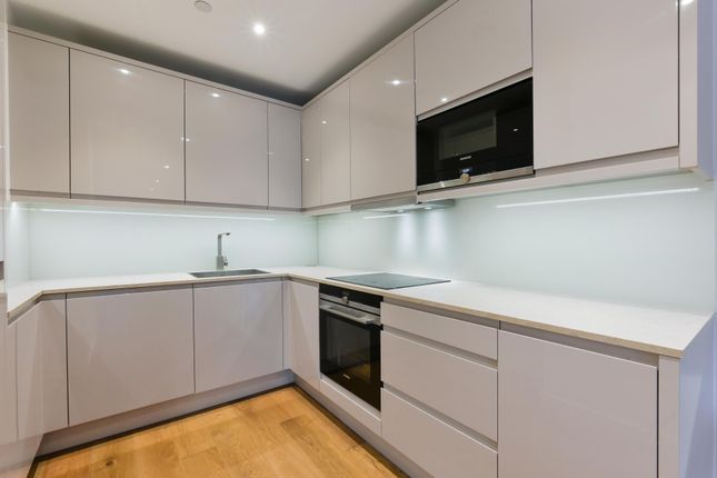 Flat 1 Poplar House 8, Thonrey Close, London photo 3