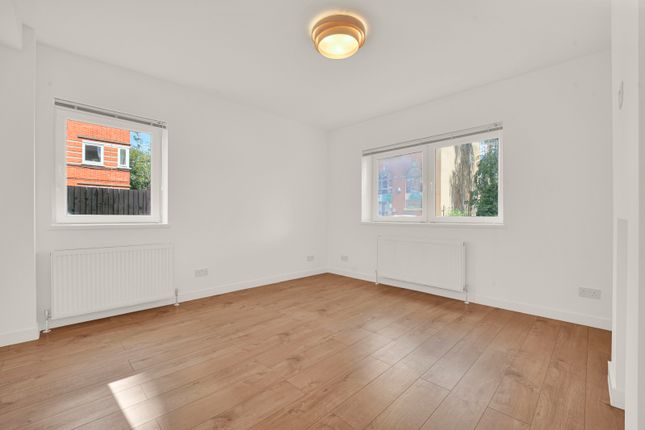 56,, Godley VC House, London photo 3