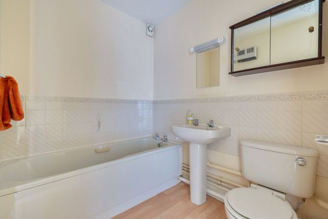 11, Talbot Court, Reading photo 4
