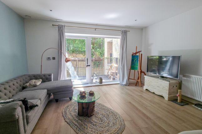Flat 104, Finlay Court, 34 Brumwell Avenue, Woolwich photo 2