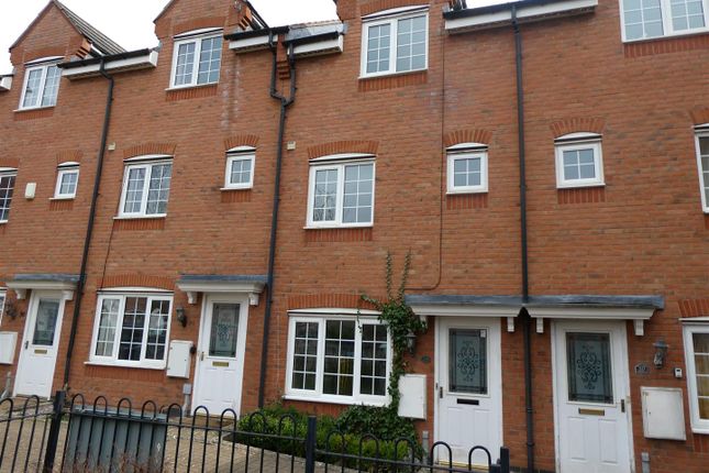 Terraced house to rent in Booth Road, Banbury