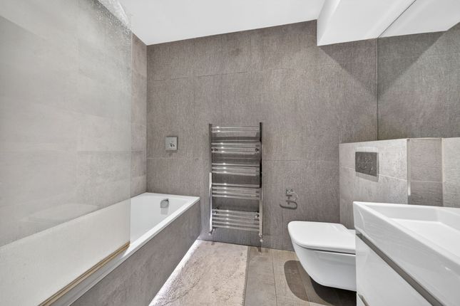 Flat 2, Elliott House 79A, London photo 2