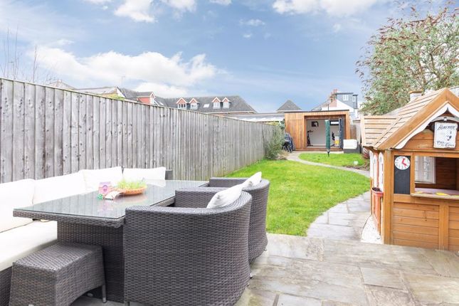 3, Sunbury Lane, Walton-On-Thames photo 2