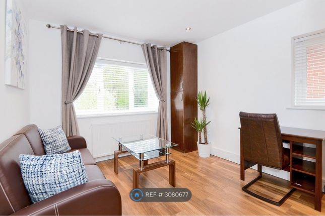 Studio flat on Newbury Donnington, Newbury, £800/mo