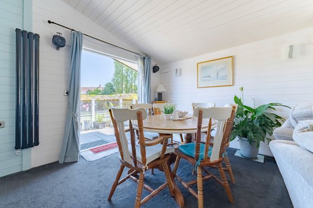 Lodge A, Tingdene Broadlands Holiday Park, Lowestoft photo 4
