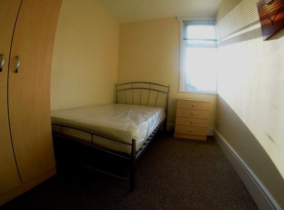 Thumbnail Shared accommodation to rent in Beverley Road, Hull, East Riding Of Yorkshire