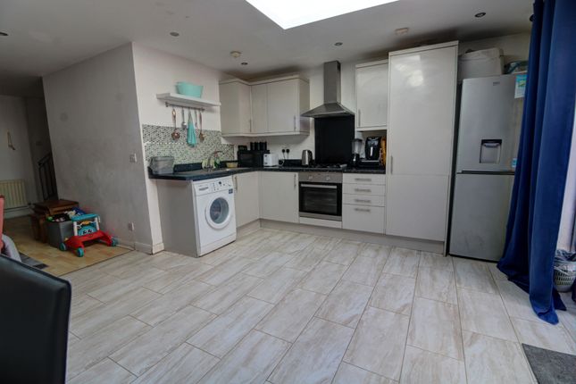 4, Watersfield Close, Reading photo 3
