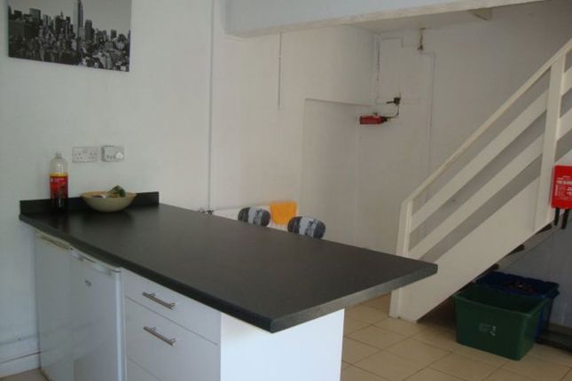 48 3, Church Road - Room, Newport photo 3