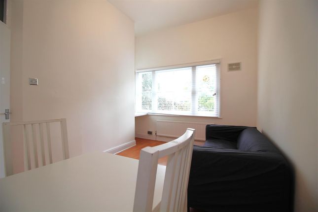 Thumbnail Flat to rent in Evington Road, Near Victoria Park, Leicester