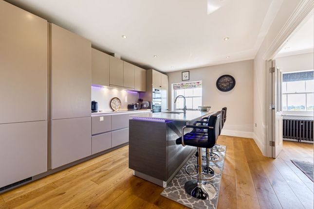 Flat for sale in Mansion House Drive, Stanmore