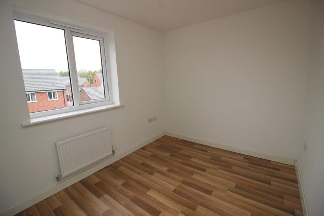 4, Poppy Drive, Darwen photo 5