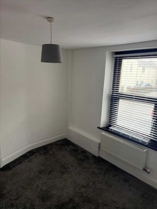84, Heol Y Banc, BANCFFOSFELEN, Llanelli photo 4