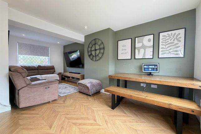 237, Hallhill Road, Glasgow photo 2