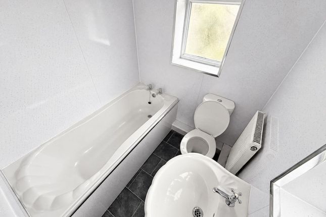 45, Victoria Road, Doncaster photo 5