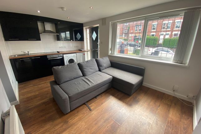First floor flat, 55, Woodsley Road, LEEDS photo 3